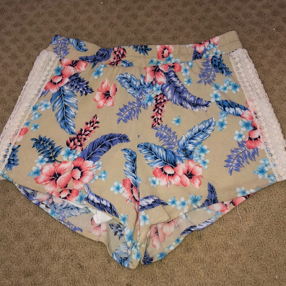 Cute Great Condition Floral Shorts!